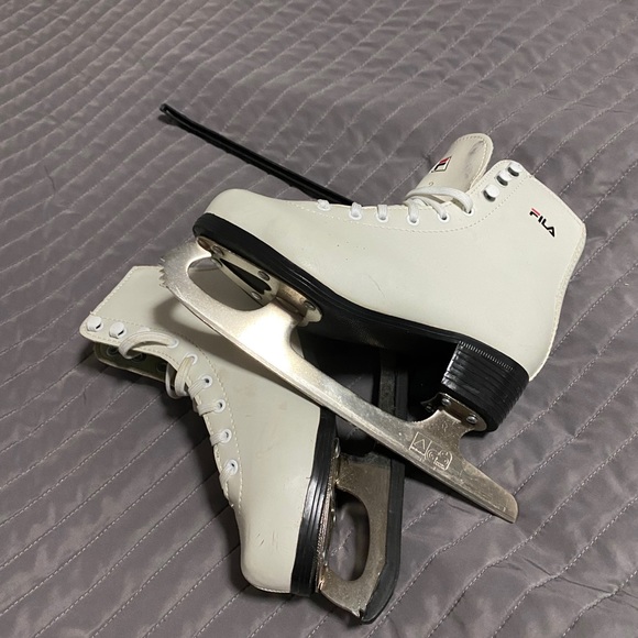 Brand new Fila ice skates. never used, it was wrong size .. enjoy - Picture 2 of 7